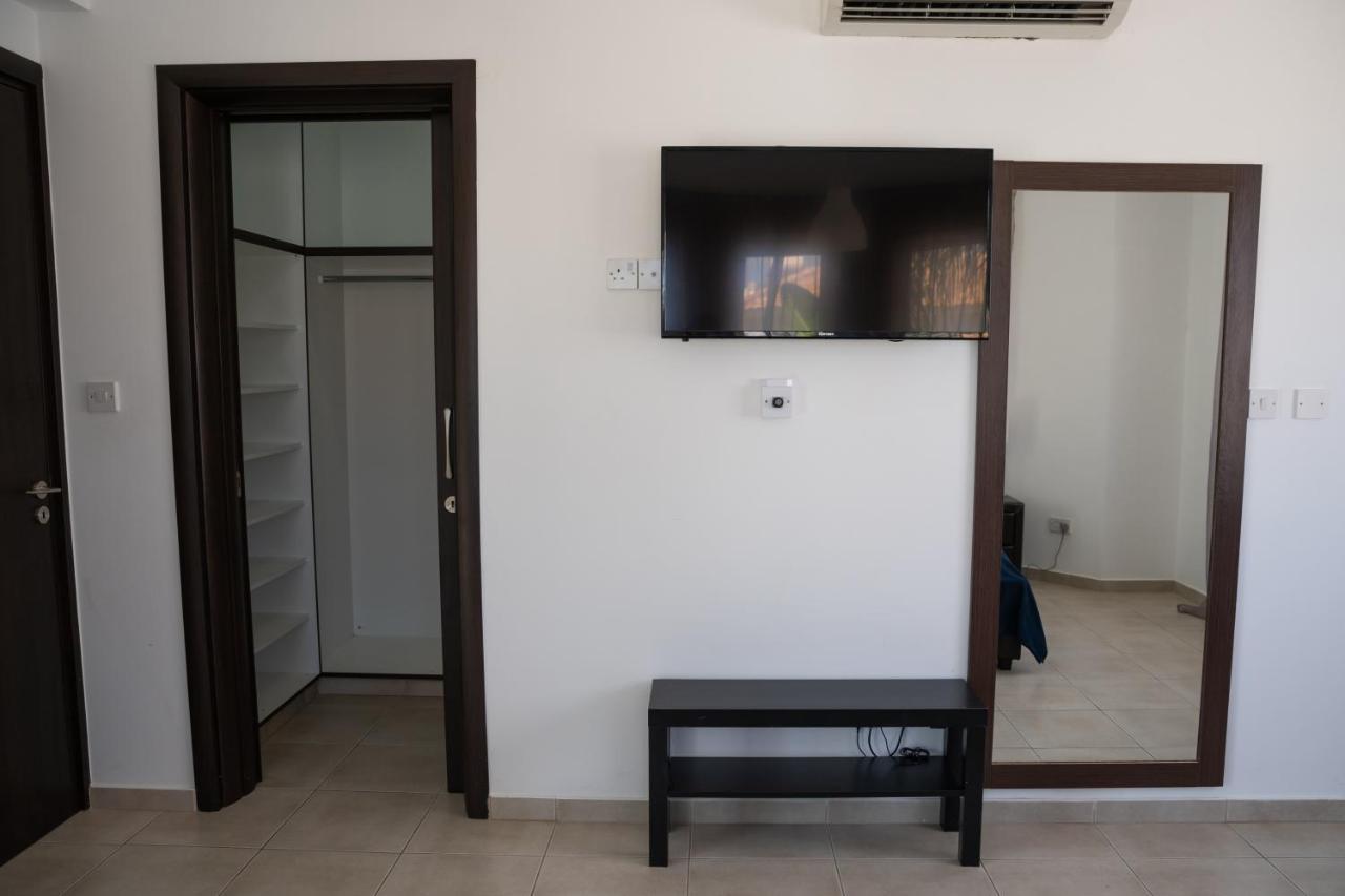 Palm Villa Ekaterina 4 Bdrm Paralimni Exterior photo