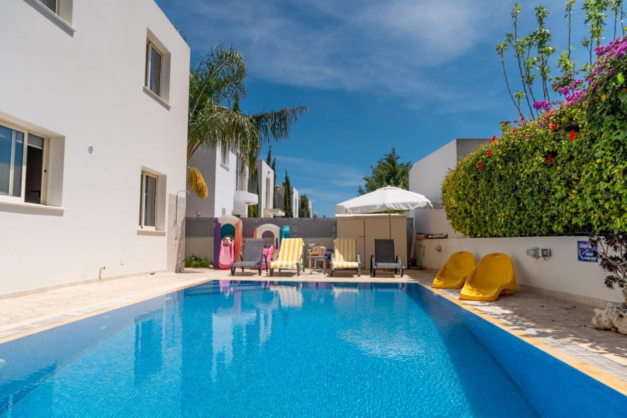 Palm Villa Ekaterina 4 Bdrm Paralimni Exterior photo