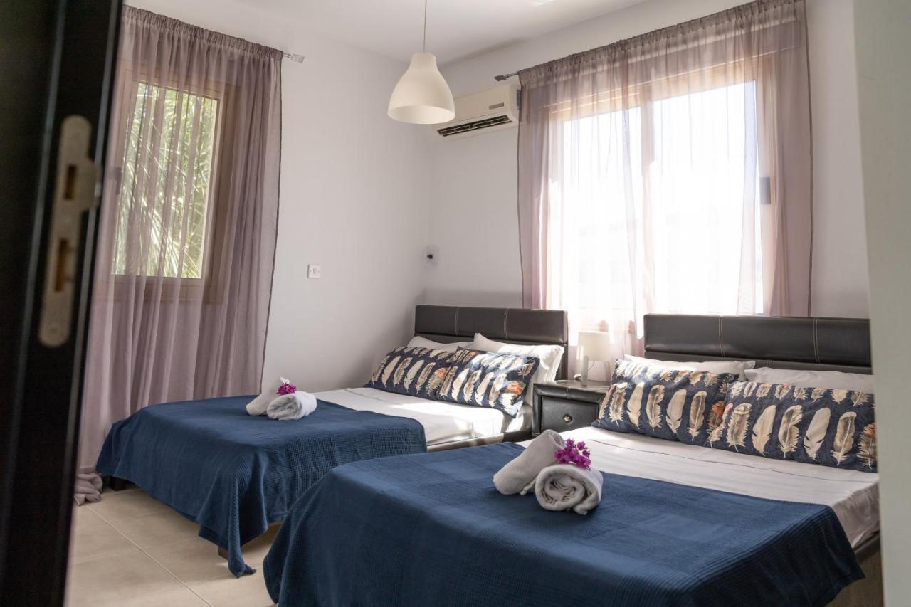Palm Villa Ekaterina 4 Bdrm Paralimni Exterior photo