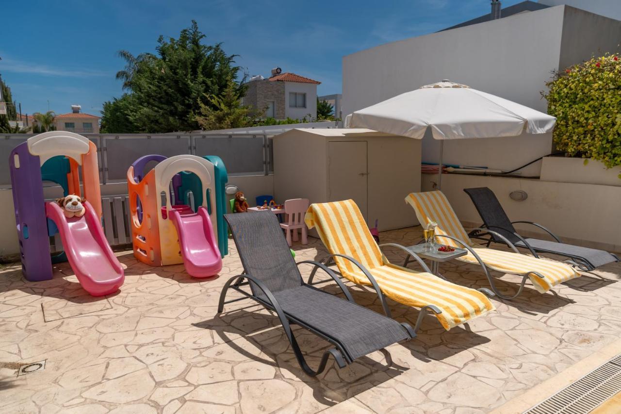 Palm Villa Ekaterina 4 Bdrm Paralimni Exterior photo