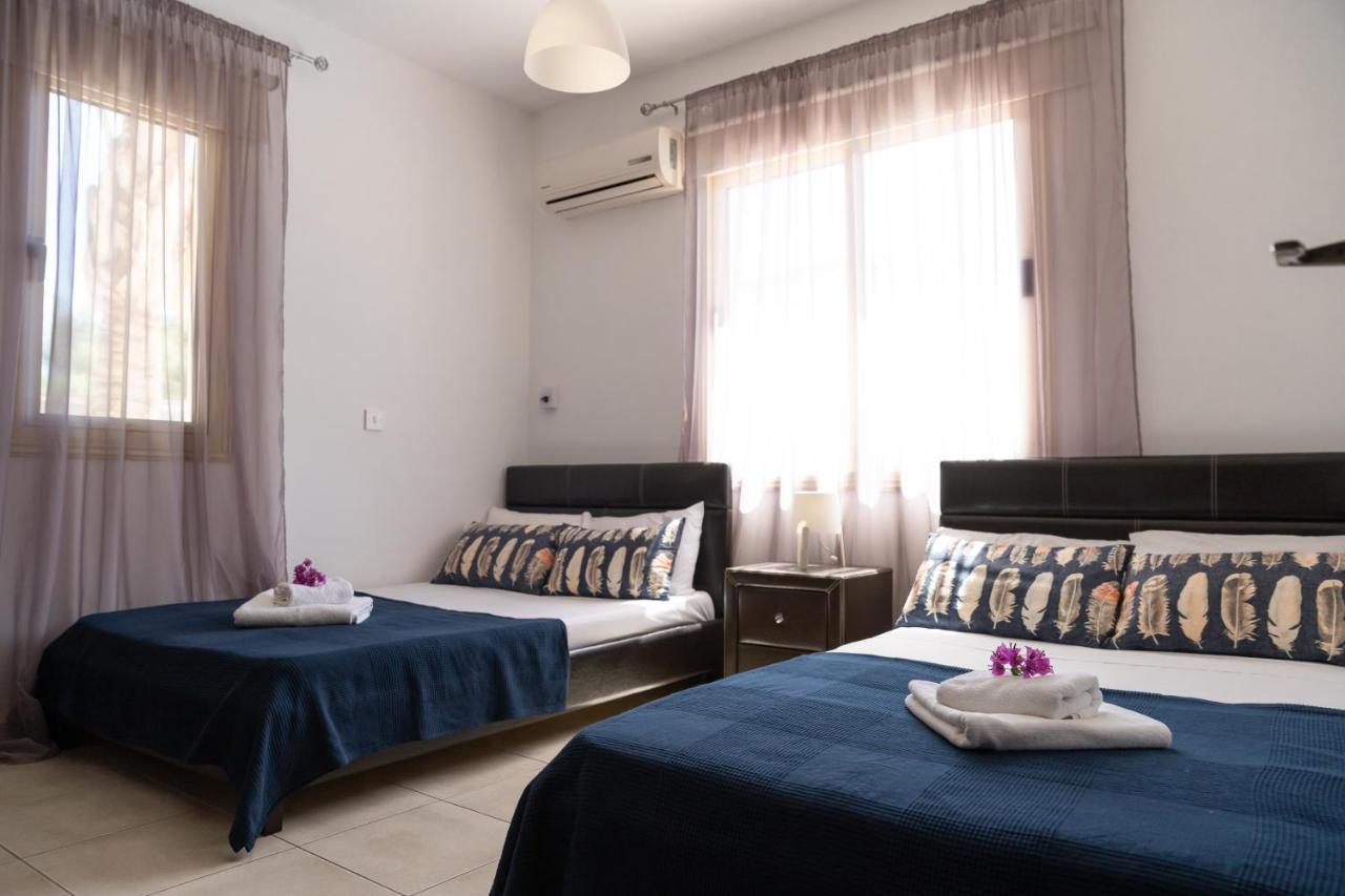 Palm Villa Ekaterina 4 Bdrm Paralimni Exterior photo