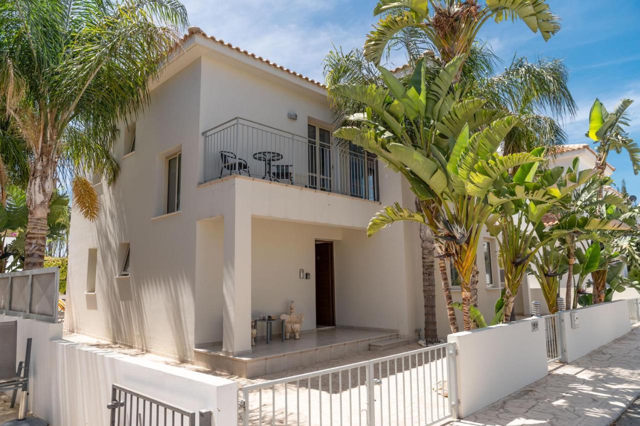 Palm Villa Ekaterina 4 Bdrm Paralimni Exterior photo
